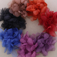 Cargar imagen en el visor de la galería, BROCHE FLOR GASA