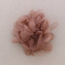 Cargar imagen en el visor de la galería, BROCHE FLOR GASA