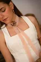 Cargar imagen en el visor de la galería, CHOKER GASA ROSA ¬NUDE