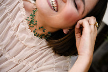 Cargar imagen en el visor de la galería, CHOKER MAGNOLIA