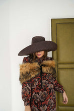 Cargar imagen en el visor de la galería, ESTOLA LEAHT