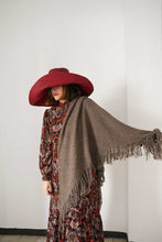 Cargar imagen en el visor de la galería, CAPA DE PUNTO BERTA