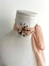 Cargar imagen en el visor de la galería, CHOKER GASA ROSA ¬NUDE