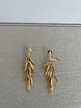 Cargar imagen en el visor de la galería, PENDIENTES RAMILLETE