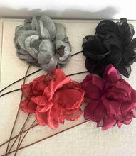 Cargar imagen en el visor de la galería, CHOKER FLOR GASA