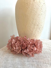 Cargar imagen en el visor de la galería, TOCADO DE HORTENSIAS ROSA VIEJO PETALO PEQUEÑO