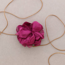Cargar imagen en el visor de la galería, CHOKER FLOR GASA