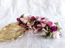 Cargar imagen en el visor de la galería, TOCADO HORTENSIAS MAGENTA