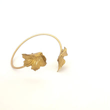 Cargar imagen en el visor de la galería, BRAZALETE FLOR CAMPANA
