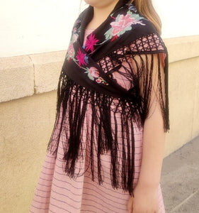 MANTON NIÑA BORDADO SEDA