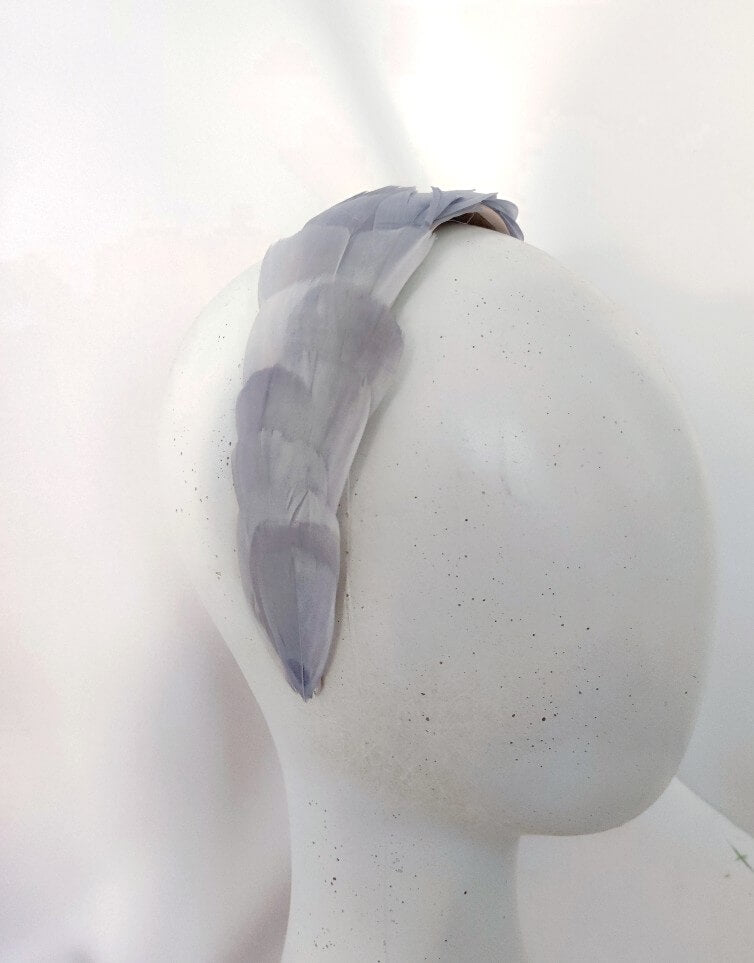 DIADEMAS PLUMAS GRIS PERLA