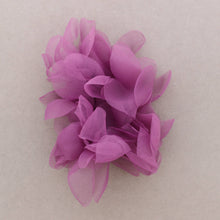 Cargar imagen en el visor de la galería, BROCHE FLOR GASA
