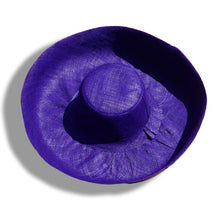 Cargar imagen en el visor de la galería, Sombreros de rafia Capeline artesanía de Madagascar
