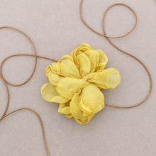 Cargar imagen en el visor de la galería, CHOKER FLOR GASA
