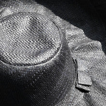 Cargar imagen en el visor de la galería, Sombreros de rafia Capeline artesanía de Madagascar
