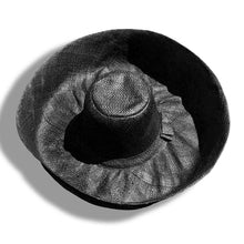 Cargar imagen en el visor de la galería, Sombreros de rafia Capeline artesanía de Madagascar

