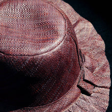 Cargar imagen en el visor de la galería, Sombreros de rafia Capeline artesanía de Madagascar
