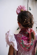 Cargar imagen en el visor de la galería, MANTON NIÑA ROSA MAQUILLAJE
