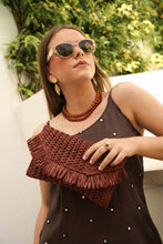 Cargar imagen en el visor de la galería, CARTERA RAFIA TEJA
