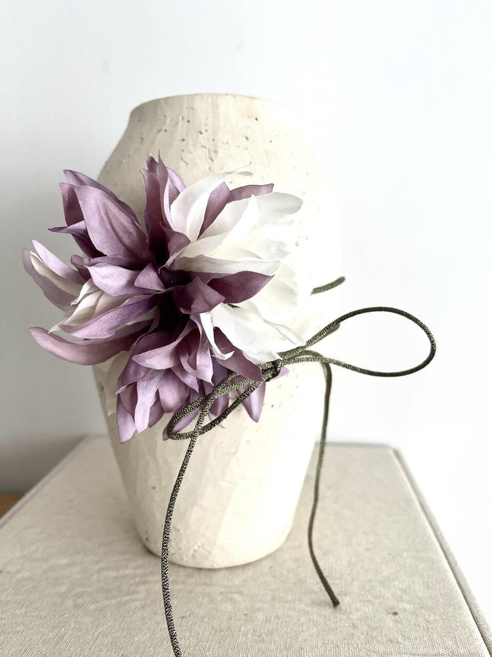 CHOKER FLOR LILA Y BLANCA