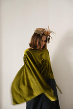 Cargar imagen en el visor de la galería, CAPA TERCIOPELO CORTA
