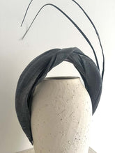 Cargar imagen en el visor de la galería, DIADEMA GRISPLOMO
