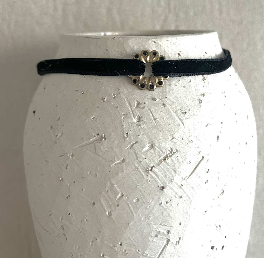 CHOKER LAMUR