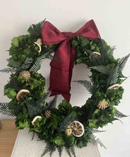 Cargar imagen en el visor de la galería, CORONA  HELECHO Y HORTENSIAS
