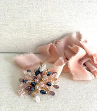 Cargar imagen en el visor de la galería, CHOKER GASA ROSA ¬NUDE
