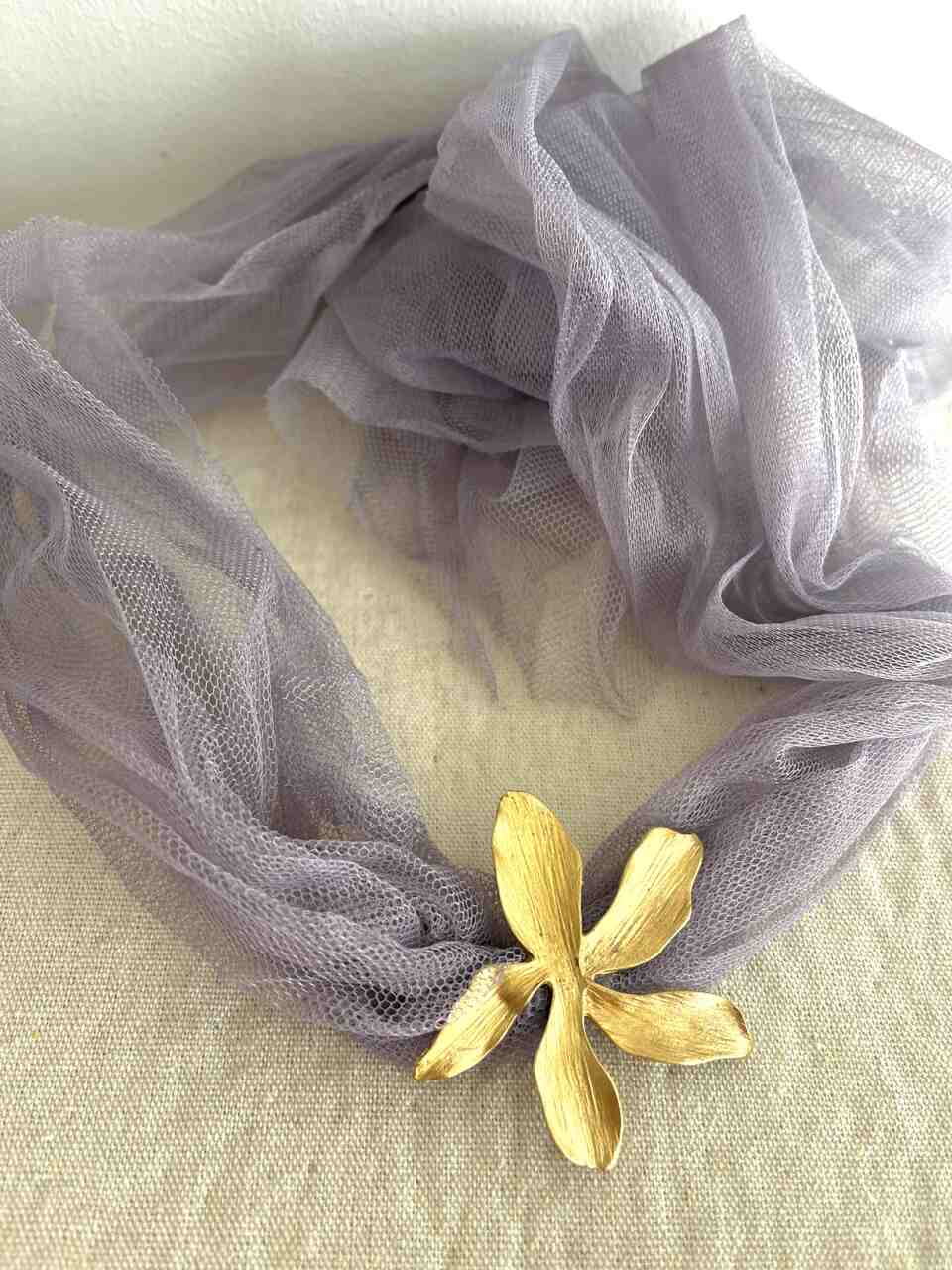 CHOKER TU LILA  GRIS