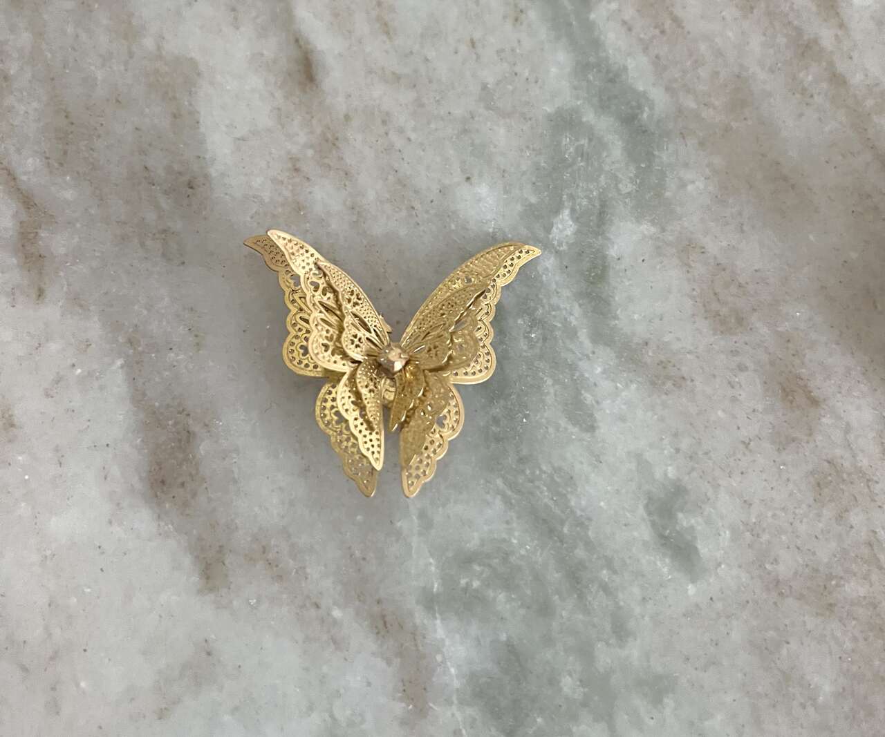 BROCHE MARIPOSA CALADA