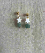 Cargar imagen en el visor de la galería, PENDIENTES DOBLE ESTRELLA NIÑA
