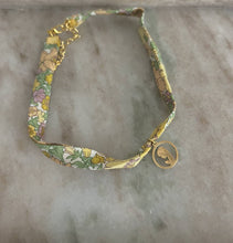 Cargar imagen en el visor de la galería, CHOKER LIMON VIRGEN
