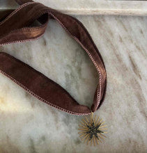 Cargar imagen en el visor de la galería, CHOKER GASA ESTRELLA
