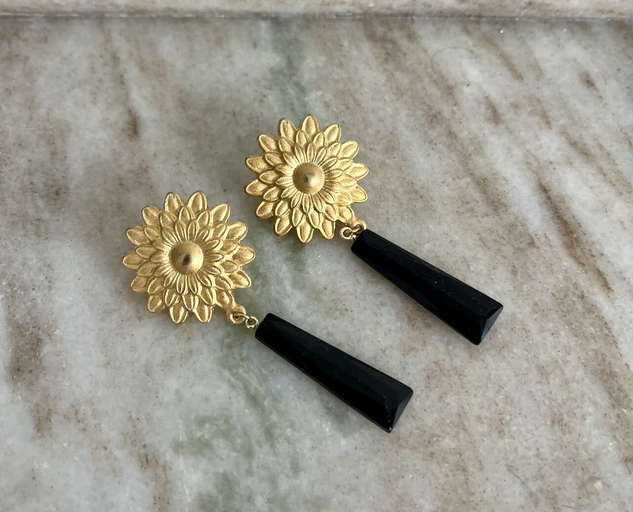 PENDIENTE GIRASOL NEGROS