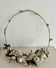 Cargar imagen en el visor de la galería, CORONA  FLORAL BARBARA
