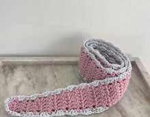 Cargar imagen en el visor de la galería, CINTURON BUFANDA CROCHET
