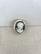 Cargar imagen en el visor de la galería, BROCHE CAMAFEO
