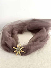 Cargar imagen en el visor de la galería, CHOKER TUL TAUPE  ESTRELLA
