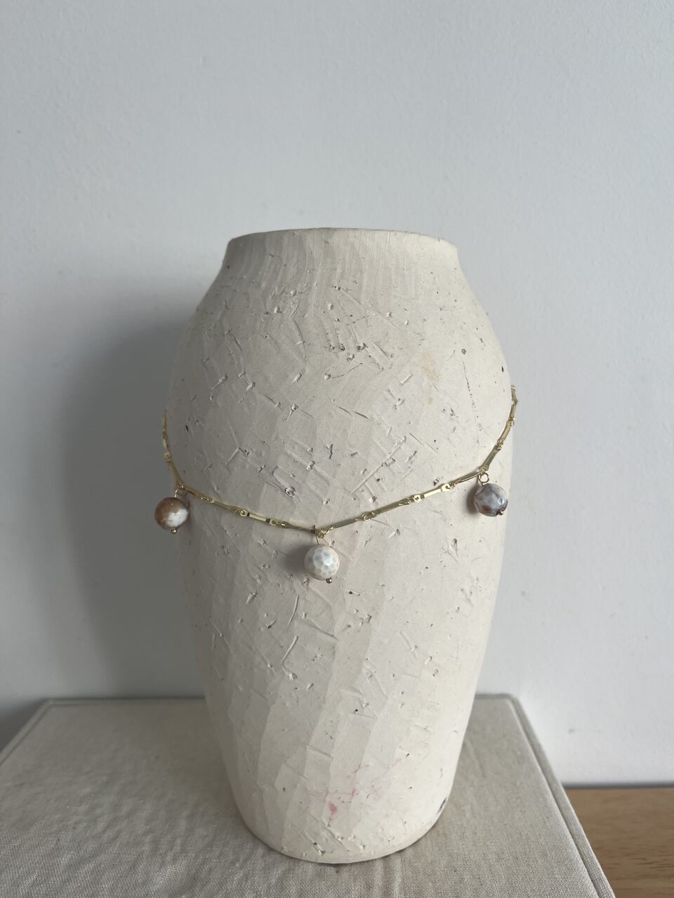 COLLAR PIEDRA HUESO
