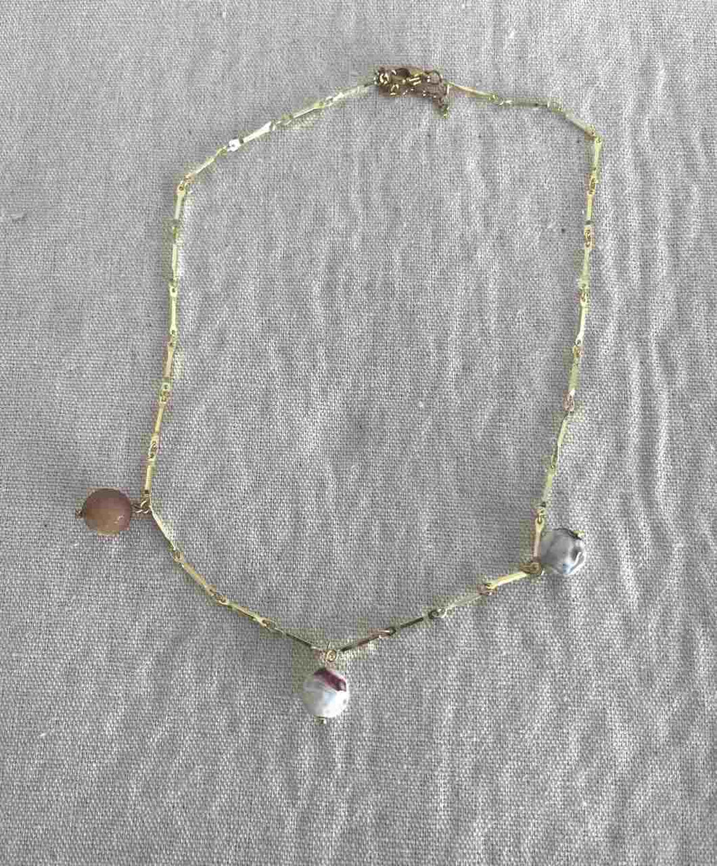 COLLAR PIEDRA HUESO