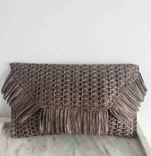 Cargar imagen en el visor de la galería, CARTERA RAFIA TEJA
