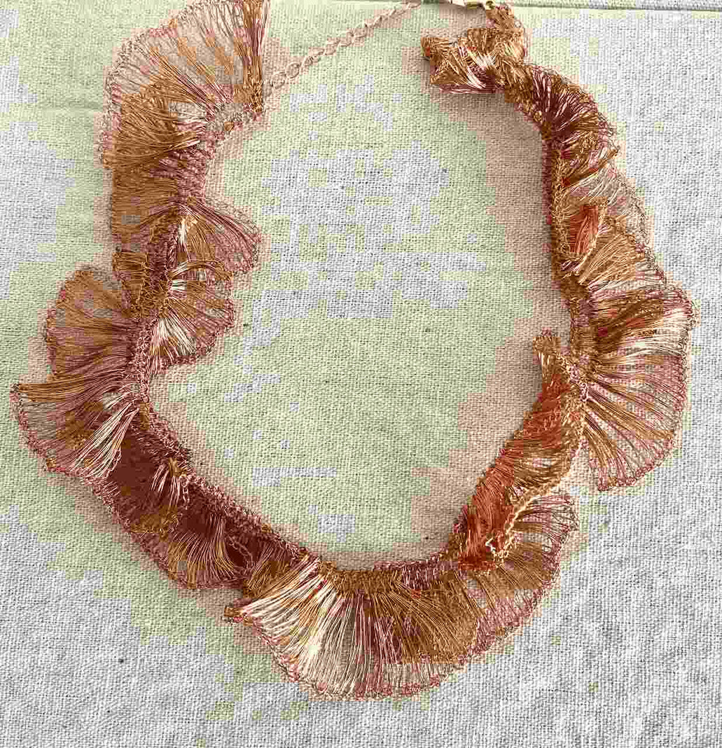 COLLAR DE HOJAS EN ALAMBRE DE COBRE