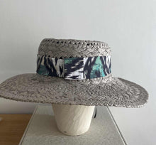 Cargar imagen en el visor de la galería, SOMBRERO GRIS NOVE
