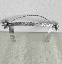 Cargar imagen en el visor de la galería, TIARA LABRE PLATA VIEJA
