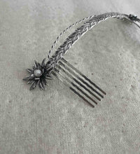 Cargar imagen en el visor de la galería, TIARA LABRE PLATA VIEJA
