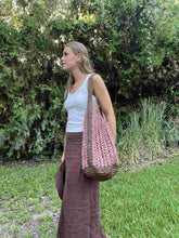 Cargar imagen en el visor de la galería, BOLSO SHOPPER CAPRI DE RAFIA
