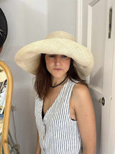 Cargar imagen en el visor de la galería, PAMELA TOSCANA MEDIANA NATURAL
