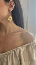 Cargar imagen en el visor de la galería, PENDIENTES ESTRELLA CON PIEDRA RUBI
