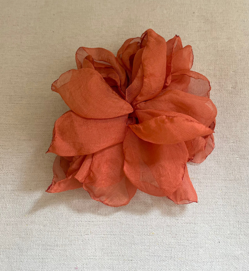 BROCHE FLOR SEDA PETALE